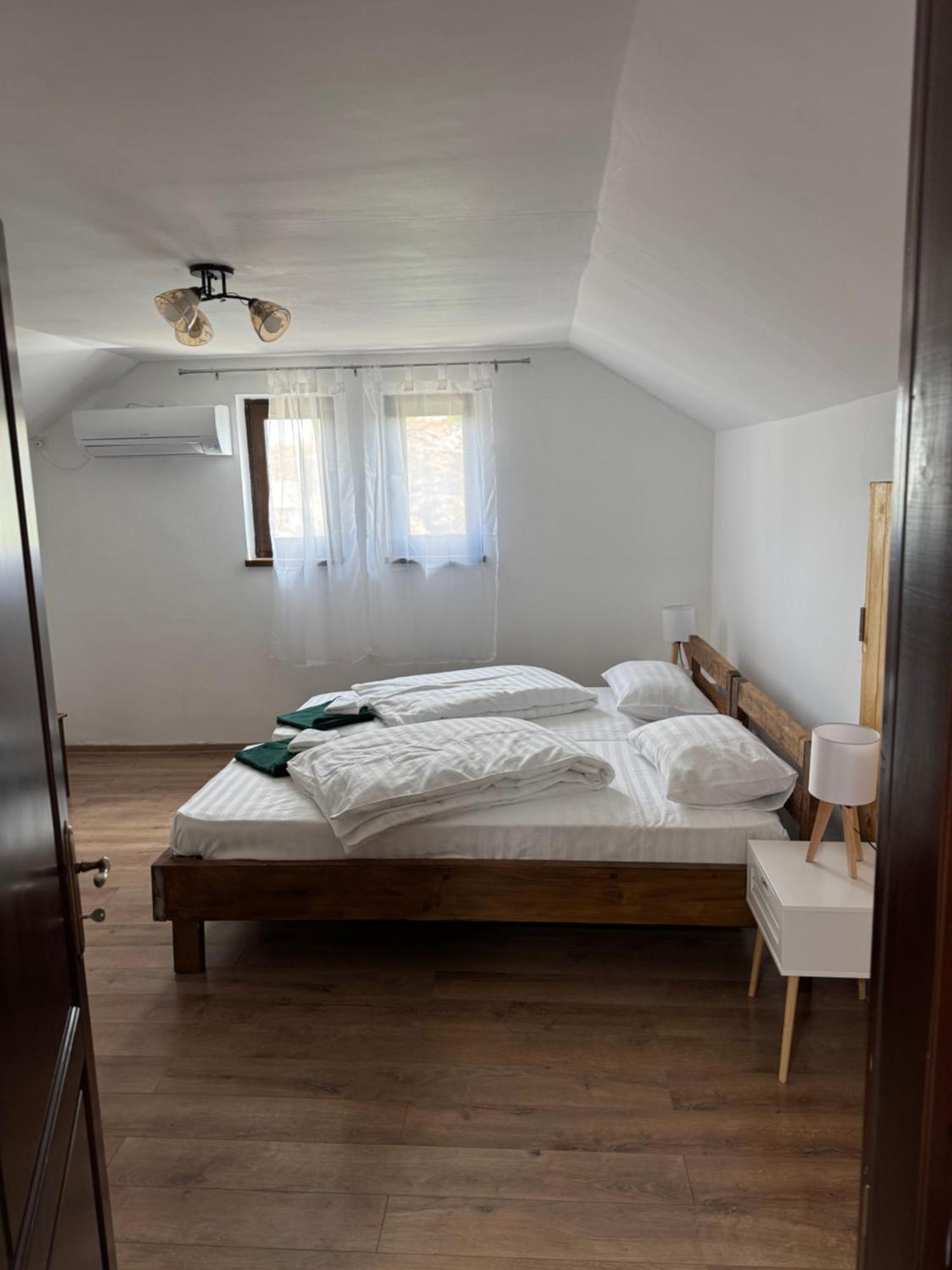La Luca Hotell Maliuc Exteriör bild